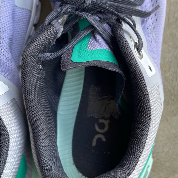 On Running Cloud Women's 8.5 White and Mint Running Shoes - Picture 9 of 11